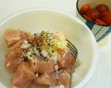 鶏むね肉とプチトマトのオリーブオイル炒め作り方1写真