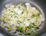 簡単小鉢！鯵のにんにく葱味噌炒め作り方3写真