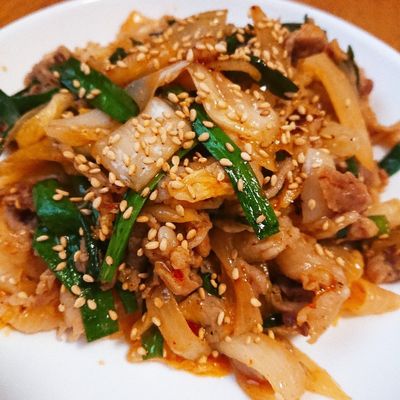 新玉ねぎでうまうま！豚キムチ by yukaば〜ば 【クックパッド