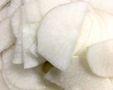 簡単副菜に！大根スライスサラダ作り方1写真