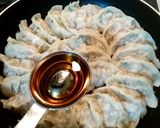 練りと熱湯がポイント☆肉汁たっぷり餃子作り方8写真