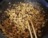 ピリ辛!鶏むねミンチとキノコの中華炒め!作り方5写真
