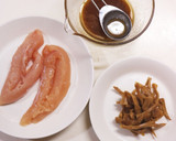 蒸し鶏とメンマのピリ辛和え。作り方1写真