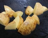 旬★皮ごと【新じゃがとワカメの味噌汁】♪作り方2写真