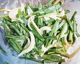 甘くて美味しい♪新玉ねぎとニラのかき揚げ作り方2写真