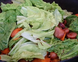 白菜と人参とソーセージの醤油炒め作り方5写真
