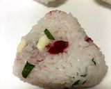 夏にさっぱり梅しそおにぎり♪チーズいり。作り方3写真