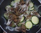 朝昼夕♪ズッキーニ玉ねぎ舞茸のみそ炒め作り方4写真