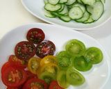 フレッシュな夏野菜＆茹で鶏のサラダ作り方1写真