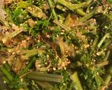 人参葉と紫シソの茎の鰹節酢ゴマ和え作り方3写真