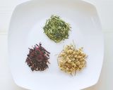 大人のハーブ緑茶カルピス(ハイビスカス)作り方1写真