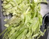 ホタルイカとキャベツの生姜ぽん酢炒め作り方1写真