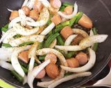 ニンニクの茎、ウインナー、玉ねぎ炒め作り方2写真