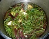 山菜ミズ(水菜)と塩くじらの煮物作り方3写真