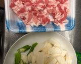 豚バラ肉と山芋オクラの梅肉炒め作り方2写真