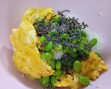 彩り♪炒り卵と枝豆＆塩昆布おにぎり作り方3写真