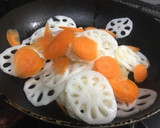 水煮で簡単！れんこんとにんじんのきんぴら作り方2写真
