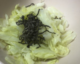 簡単副菜 レンジ蒸しキャベツの塩昆布和え作り方2写真