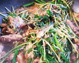 サバ缶で豆苗ニラ炒め　簡単！ずぼらおかず作り方3写真