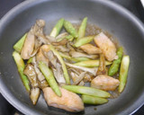 簡単！銀鮭とアスパラの醤油炒め作り方4写真
