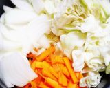 野菜たっぷり栄養満点！ちゃんぽんスープ作り方1写真