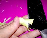 節約【ブロッコリーの茎とワカメの味噌汁】作り方2写真