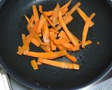 皮まで美味しく★にんじんの皮のオイル焼き作り方2写真