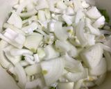 骨つき肉とソーセージの香味野菜煮込み作り方3写真