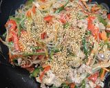 簡単調味料で豚肉のチャプチェ！作り方7写真