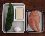 夏だね♪鶏むね肉のゴーヤーチャンプルー。作り方1写真