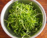簡単10分♪豆苗とトマトの中華スープ♪作り方1写真