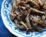 ヘルシーおかず　蒟蒻としめじの甘辛炒め作り方3写真