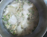 余った筍餃子の具と破けた皮のスープ♪作り方1写真