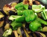 味噌でこっくり！ナスとピーマンの油炒め作り方3写真
