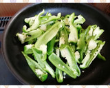 ピーマン丸ごと使い♪カレーマヨ醤油炒め♪作り方2写真