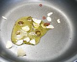 簡単！豆苗のピリ辛ガーリックソテー作り方2写真