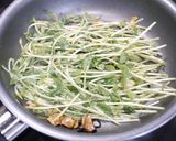 簡単！豆苗のピリ辛ガーリックソテー作り方3写真