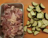 簡単★鶏肉とズッキーニのめんつゆ丼作り方1写真