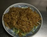 キャベツの上にインスタント焼きそば作り方2写真