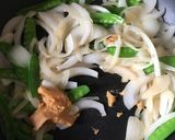 さやえんどうと玉ねぎの味噌炒め作り方4写真