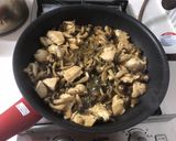 鶏むね肉としめじのピリ辛炒め煮作り方5写真