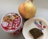 さば味噌煮缶で作るカレー(材料は4つ)作り方1写真
