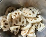 簡単！豚こまとさつまいもと蓮根の甘酢炒め作り方3写真