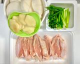 手羽中と焼き大根の生姜煮作り方1写真