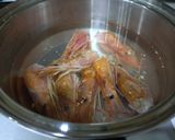 赤エビの頭で出汁を取った味噌汁作り方1写真