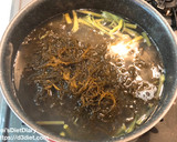 海と山のとろみ！もずくとわらびのスープ作り方2写真