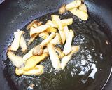 アンチョビと揚げエリンギのペペロンチーノ作り方1写真
