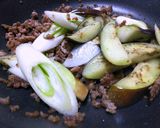 なすと挽肉と素麺の炒め物(チャンプル風)作り方3写真