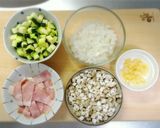 ズッキーニとトマト♪イタリアンハーブ炒飯作り方1写真