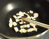 お好み焼き風　鶏皮とナスのソース炒め作り方1写真